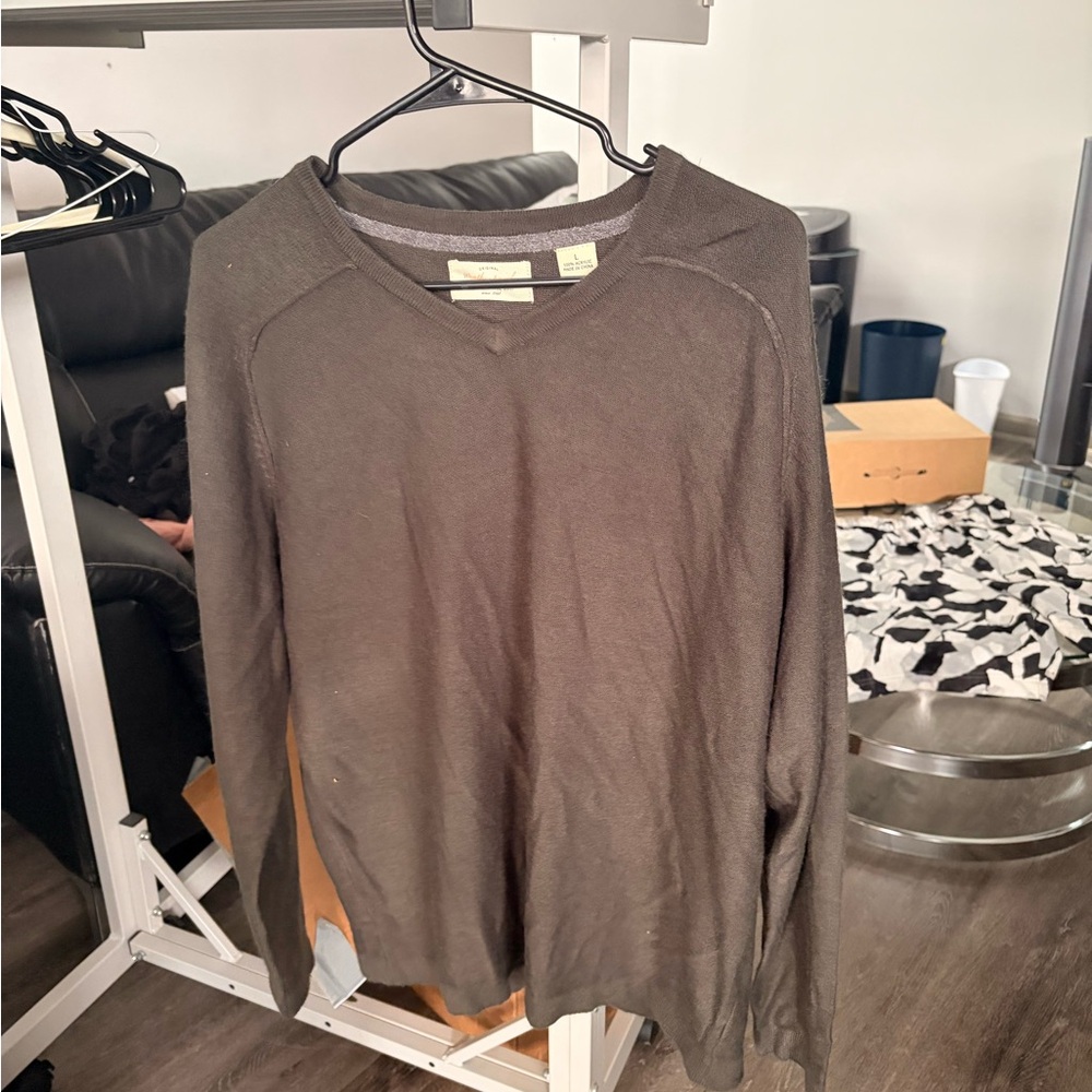 Men's Dark Brown Lightweight V-Neck Sweater